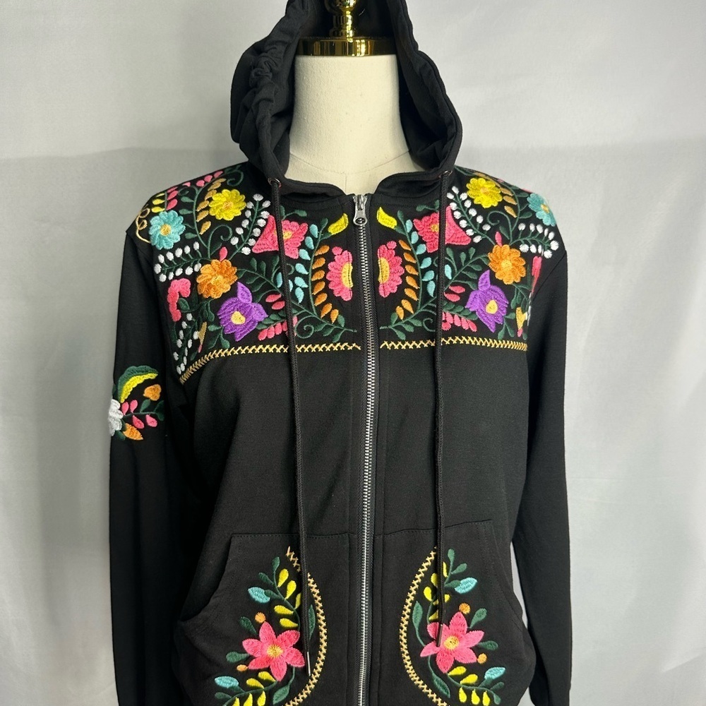 Layerz Floral Embroidered Black Hoodie pre owned Exellent condition size S - Picture 2 of 7